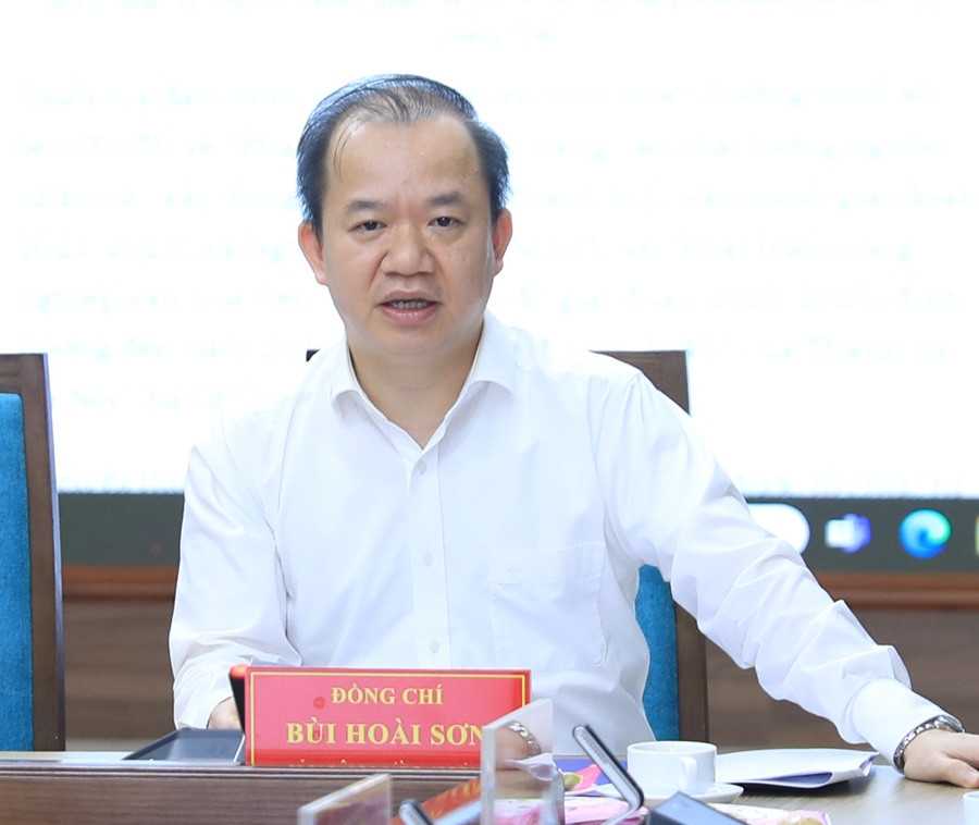 PGS.TS Bùi Hoài Sơn, Ủy viên Thường trực Ủy ban Văn hóa Giáo dục của Quốc hội chia sẻ tại giao lưu trực tuyến.