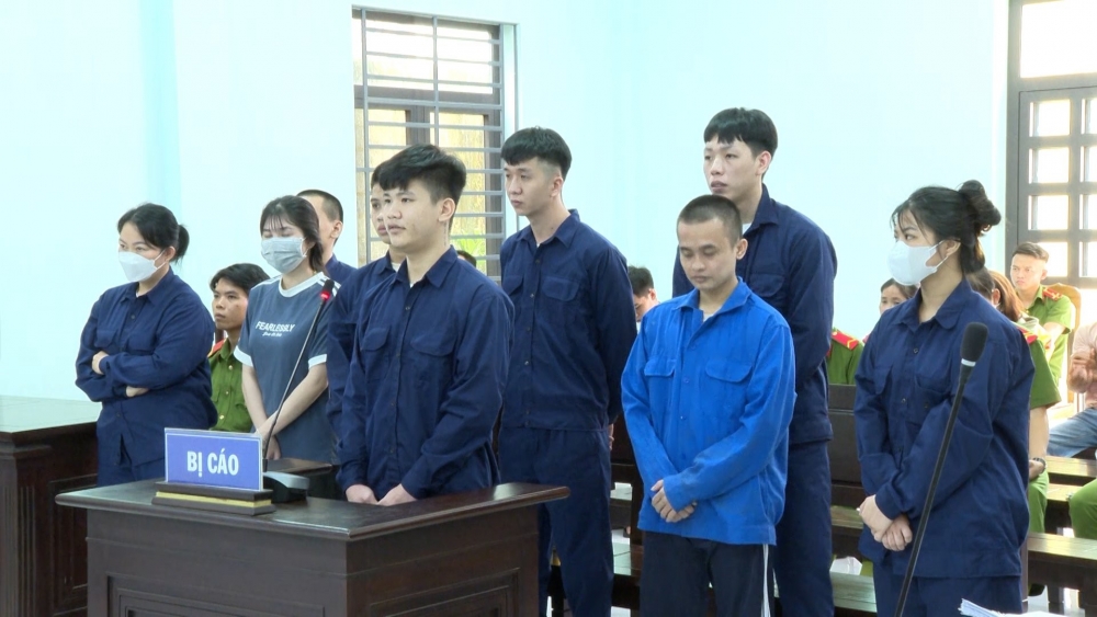 Ngày 4-7,Tòa án nhân dân huyện Đồng Phú đã đưa ra xét xử sơ thẩm vụ án “Mua bán người dưới 16 tuổi”; “Mua bán người” và “Cưỡng đoạt tài sản”.