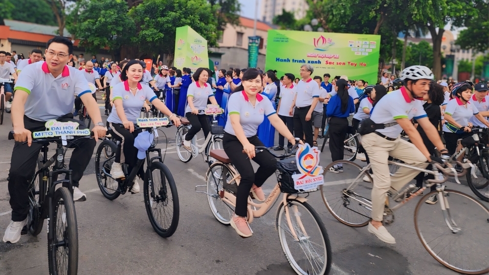 Xác lập kỷ lục Việt Nam 7.000 người đạp xe quanh Hồ Tây