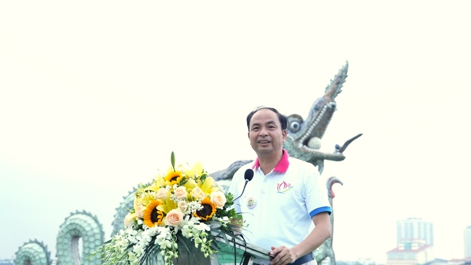 Phó Bí thư, Chủ tịch UBND quận Tây Hồ Nguyễn Đình Khuyến phát biểu khai mạc ngày hội