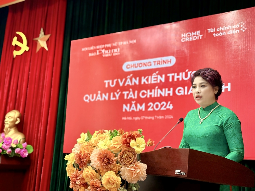 Bà Lê Quỳnh Trang, Tổng Biên tập báo Phụ nữ Thủ đô phát biểu tại buổi toạ đàm