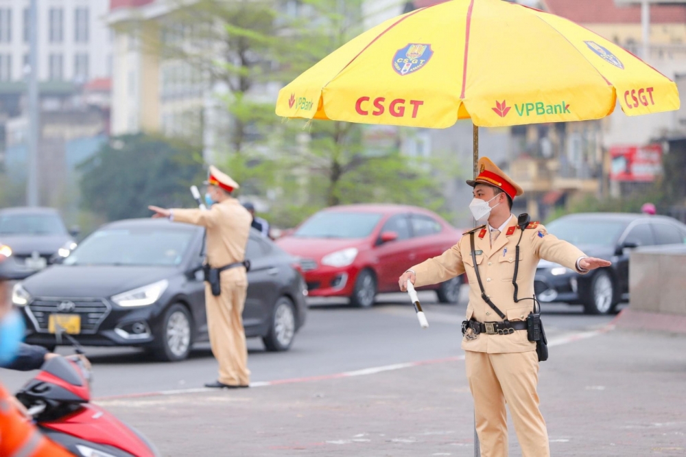 CSGT Hà Nội phân luồng giao thông (ảnh minh hoạ)
