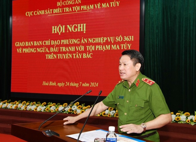 Trung tướng Nguyễn Văn Viện, Cục trưởng Cục Cảnh sát điều tra tội phạm về ma túy báo cáo kết quả công tác tại hôi nghị
