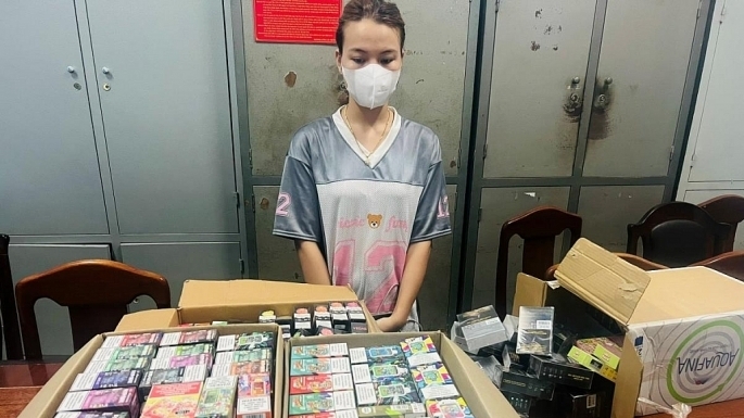 Từ nhóm thanh niên tụ tập lúc rạng sáng, phát hiện hàng trăm cây thuốc lá điện tử