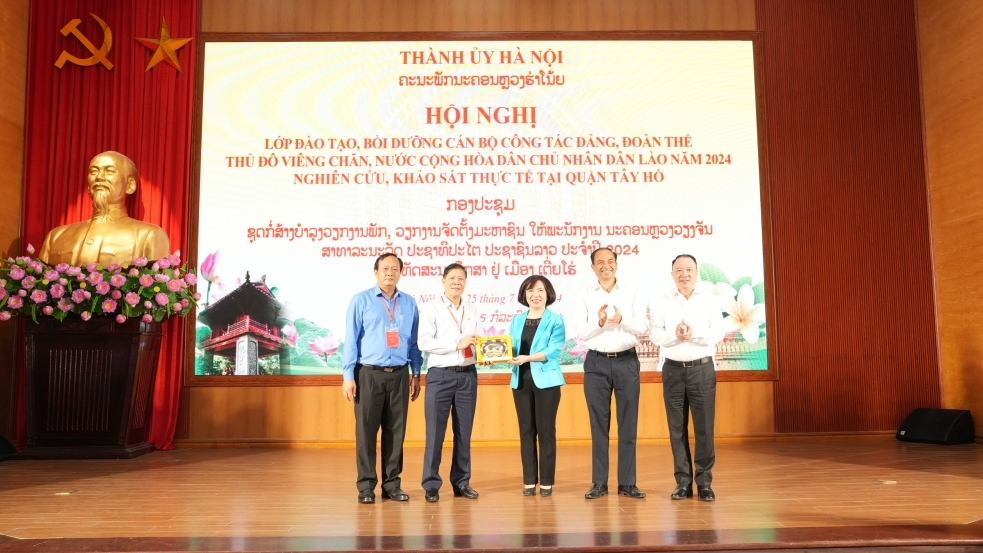 Kinh nghiệm xây dựng Đảng ở Tây Hồ giúp tăng cường gắn kết Hà Nội - Viêng Chăn