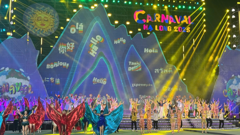 Tiết mục ấn tượng, đầy sắc màu tại Lễ Khai mạc Carnaval Hạ Long 2025