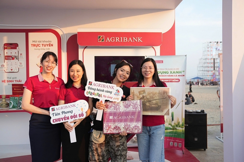 Agribank đồng hành cùng Carnaval Hạ Long - Trải nghiệm số giữa không gian lễ hội