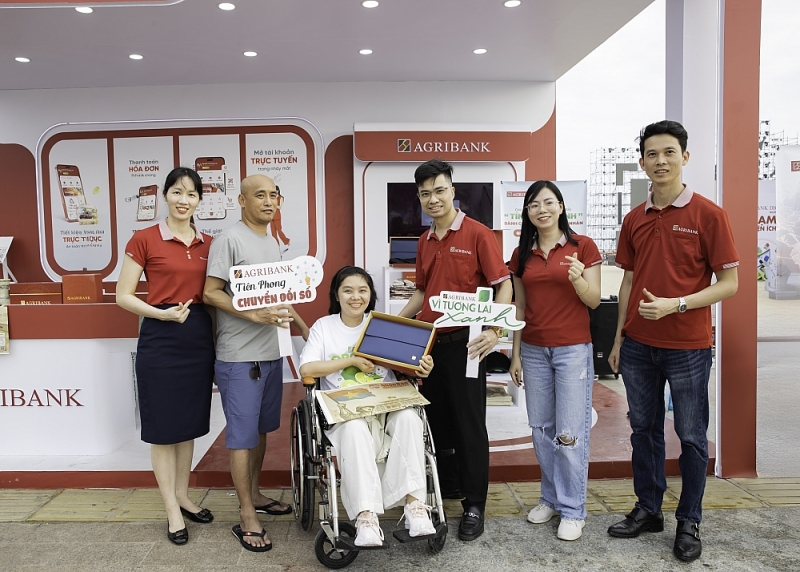 Agribank đồng hành cùng Carnaval Hạ Long - Trải nghiệm số giữa không gian lễ hội