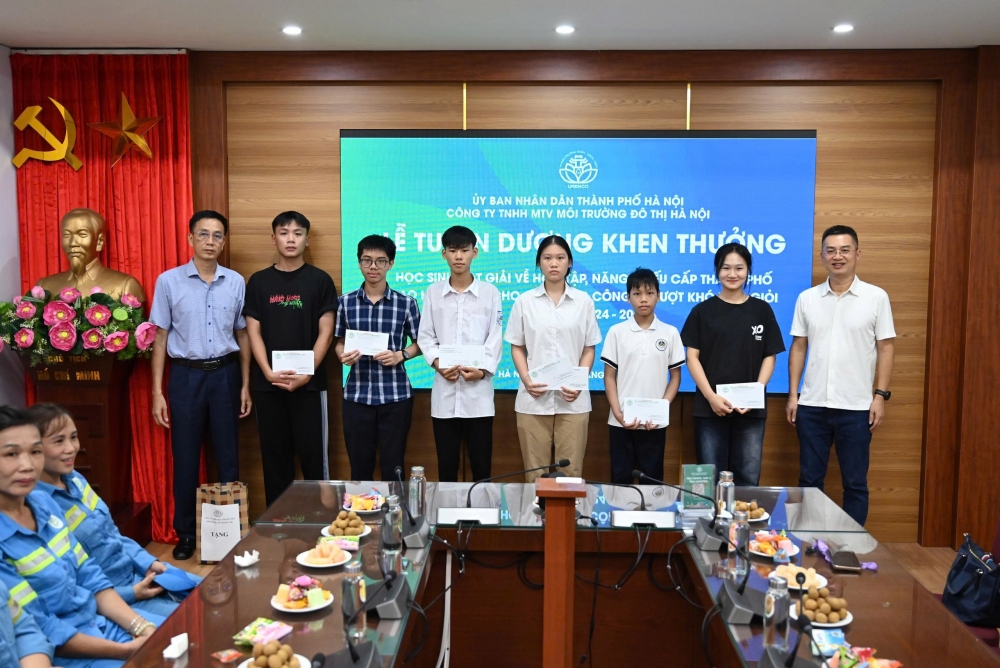 Urenco tuyên dương, khen thưởng hàng trăm học sinh vượt khó Urenco tuyên dương, khen thưởng hàng trăm học sinh vượt khó