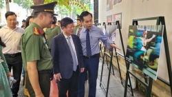 hinh tuong nguoi chien si cong an thu do qua anh