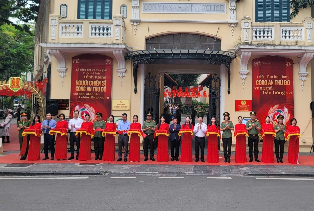 Trao giải cuộc thi ảnh về hình tượng người chiến sĩ Công an Thủ đô