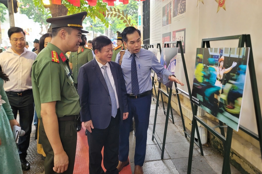 Trao giải cuộc thi ảnh về hình tượng người chiến sĩ Công an Thủ đô