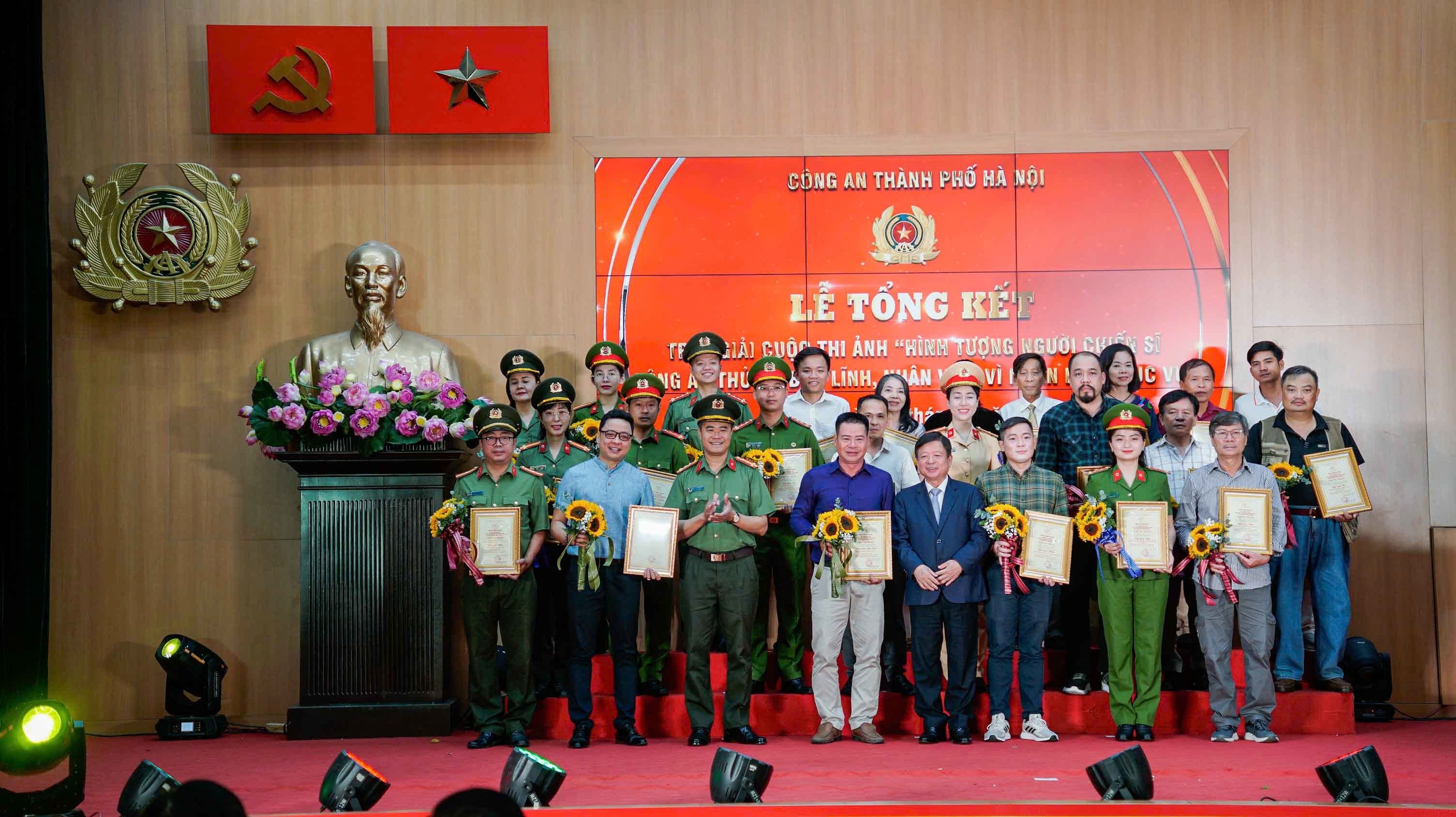 Cong an Thu do anh 1