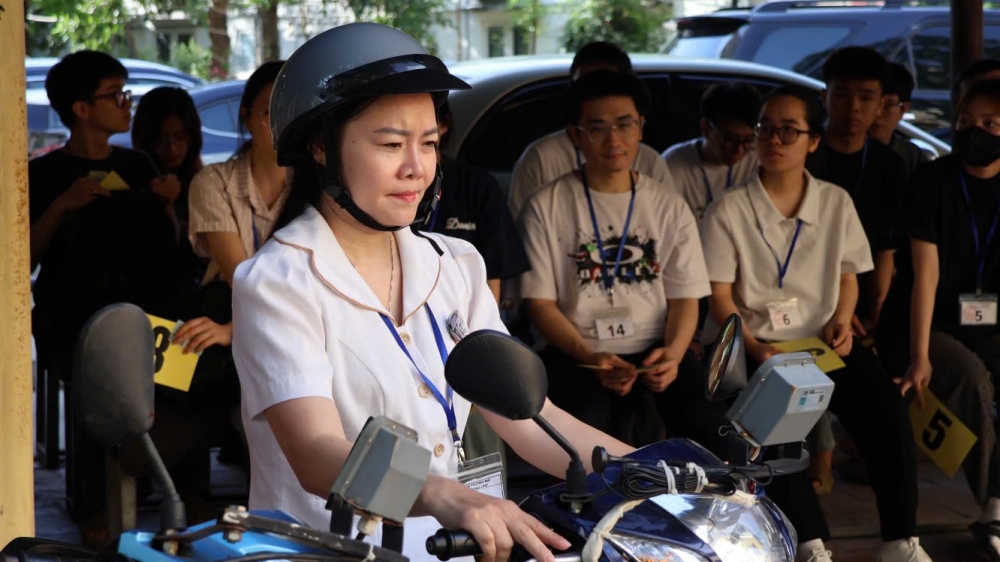 cong an ha noi cao diem sat hach cap giay phep lai xe