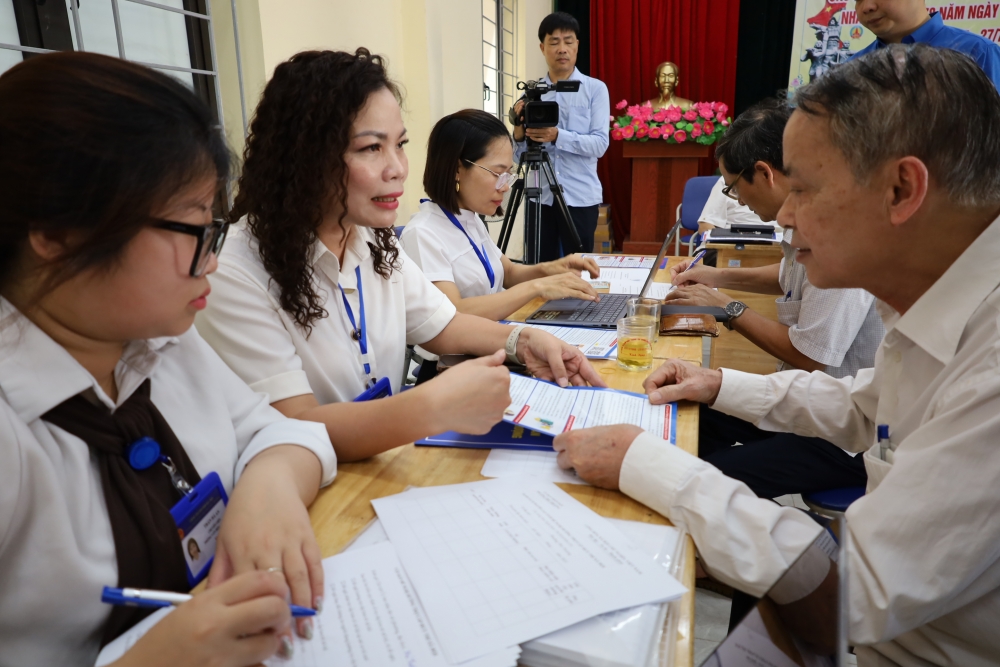 Ông Lại nhanh chóng được làm thủ tục để sớm nhận trợ cấp hưu trí xã hội