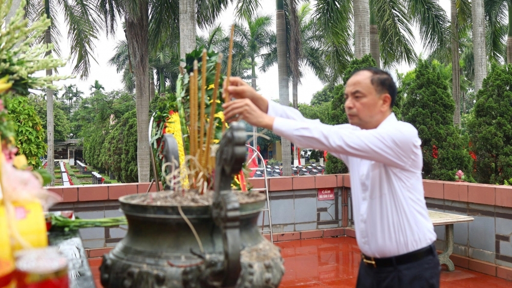 Phường Tây Hồ dâng hương tưởng niệm các anh hùng liệt sĩ