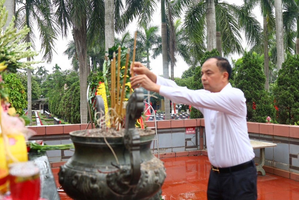 Phường Tây Hồ tổ chức Lễ dâng hương tưởng niệm các Anh hùng liệt sĩ