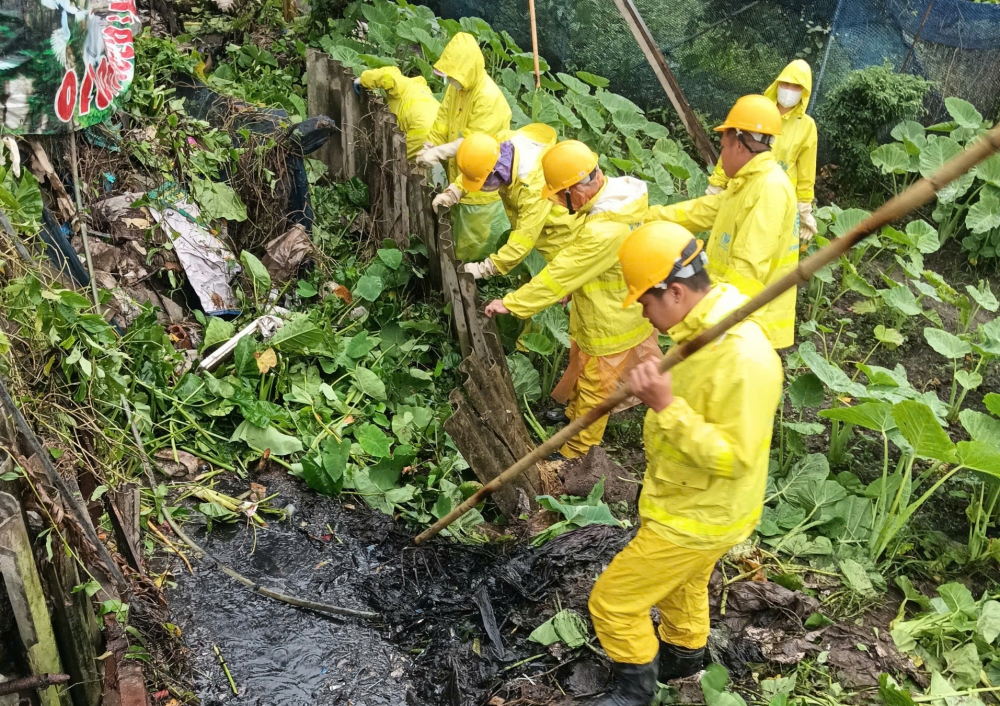 Phường Lĩnh Nam: Lãnh đạo xuống địa bàn, chỉ đạo chống bão sát thực tế