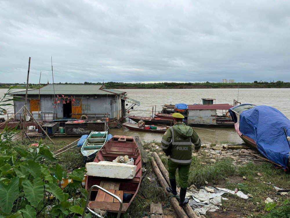 Phường Lĩnh Nam: Lãnh đạo xuống địa bàn, chỉ đạo chống bão sát thực tế