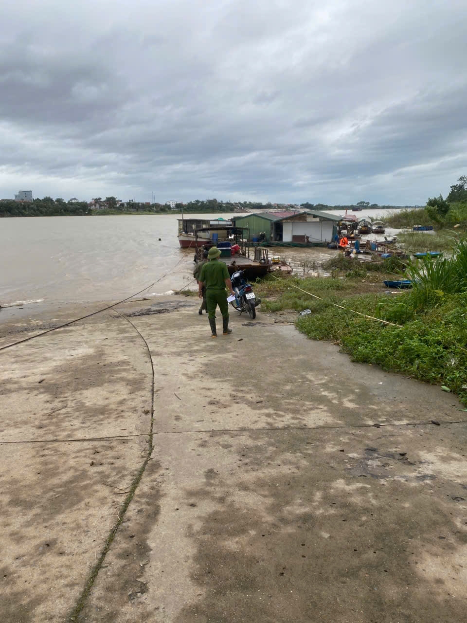 Phường Lĩnh Nam: Lãnh đạo xuống địa bàn, chỉ đạo chống bão sát thực tế