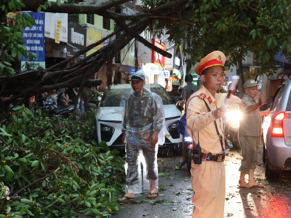Công an Hà Nội khẩn cấp ứng phó bão số 3, bảo đảm an toàn cho người dân