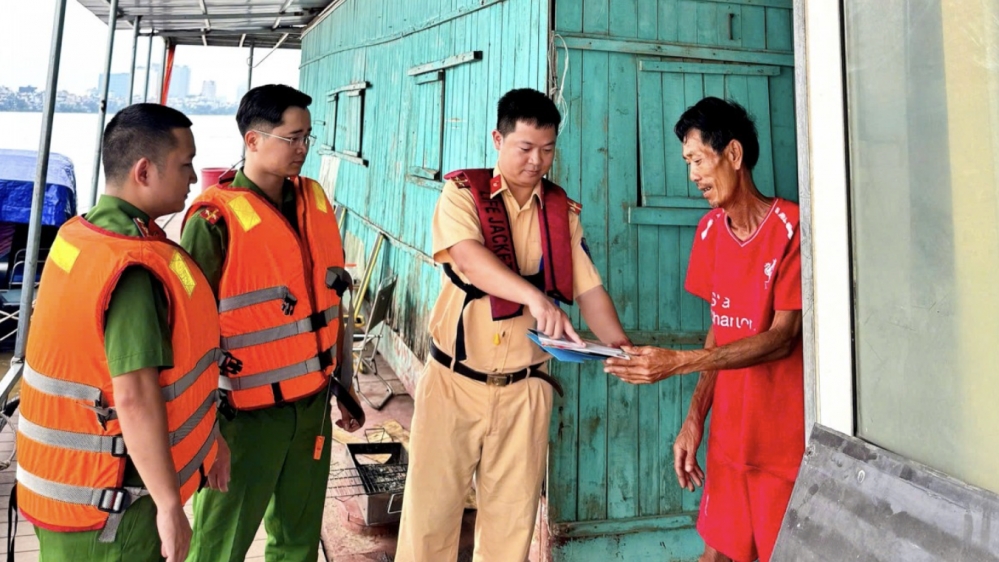 cong an ha noi khan cap ung pho bao so 3 bao dam an toan cho nguoi dan