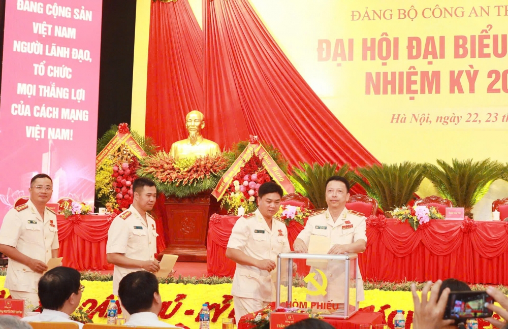 27 đồng chí được bầu vào Ban Chấp hành Đảng bộ Công an thành phố Hà Nội