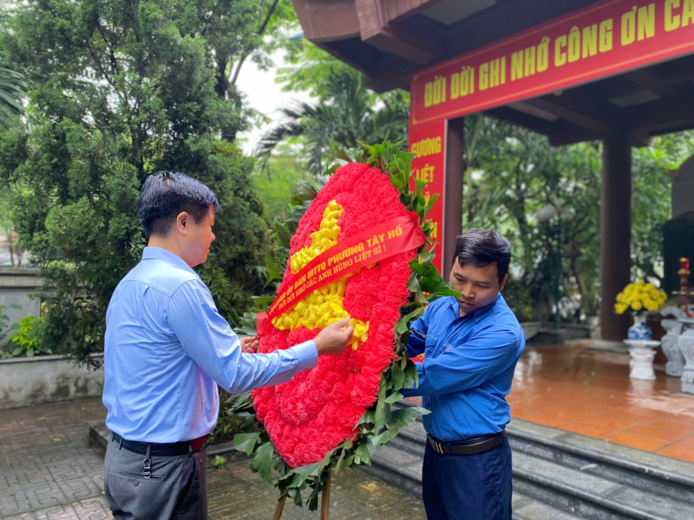 UB MTTQ Việt Nam phường Tây Hồ dâng hương tri ân dịp 27/7