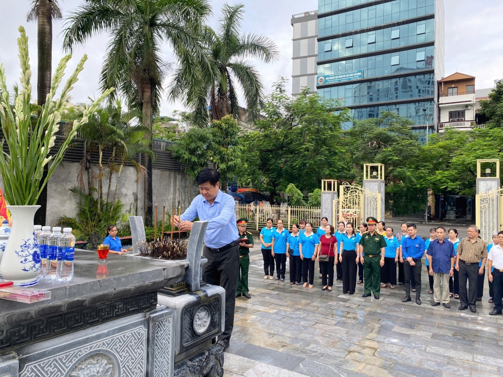 UB MTTQ Việt Nam phường Tây Hồ dâng hương tri ân dịp 27/7