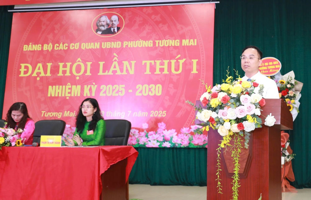 đồng chí Võ Xuân Trọng, Bí thư Đảng ủy, Chủ tịch HĐND phường phát biểu chỉ đạo tại đại hội