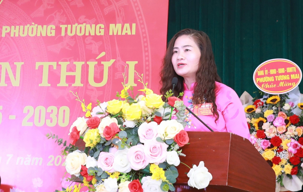 Đồng chí Đào Thị Thu Hằng, Chủ tịch UBND phường Tương Mai phát biểu bế mạc đại hội