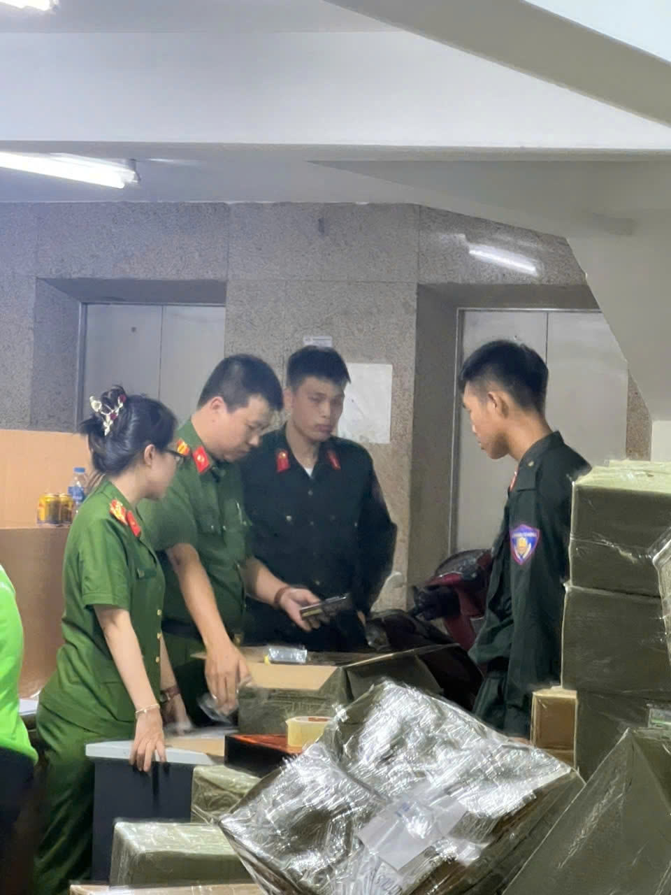 Lực lượng chức năng kiểm đếm, thu giữ