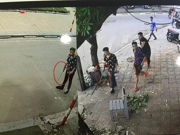 Điều tra việc một gia đình bị nhóm thanh niên hành hung ở Hà Nội dieu tra viec mot gia dinh bi nhom thanh nien hanh hung o ha noi