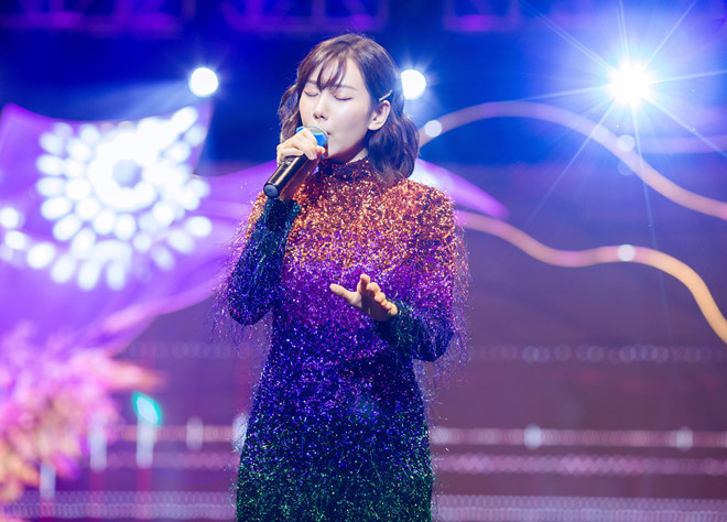 da mat voi bo suu tap vest va vay cuoi trang nha tai almaz mini wedding fair