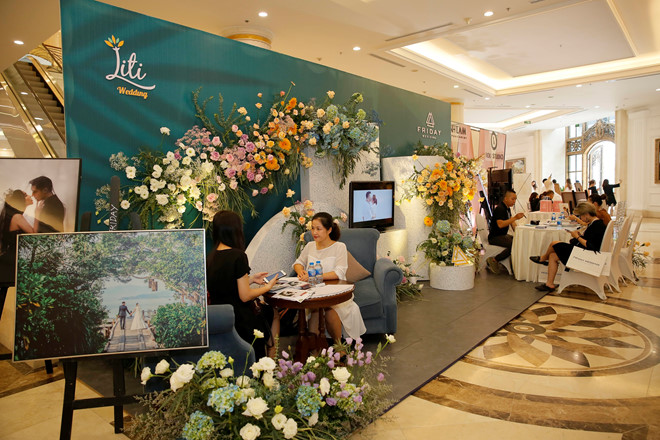 Đã mắt với bộ sưu tập vest và váy cưới trang nhã tại Almaz Mini Wedding Fair da mat voi bo suu tap vest va vay cuoi trang nha tai almaz mini wedding fair