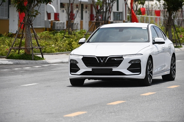 vinfast duy tri uu dai ve gia xe cho xe o to lux va fadil