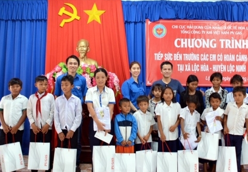 Đoàn Thanh niên PV GAS tiếp sức đến trường tại tỉnh Bình Phước