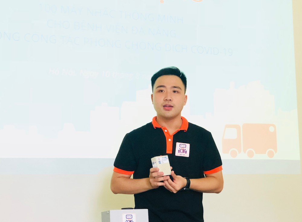 Sinh viên Bách khoa sáng tạo máy nhắc uống thuốc tặng bệnh nhân COVID-19 ở Đà Nẵng