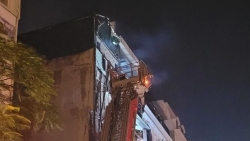 Sau hơn 10 giờ nỗ lực, đám cháy ở quán karaoke 231 Quan Hoa được dập tắt hoàn toàn