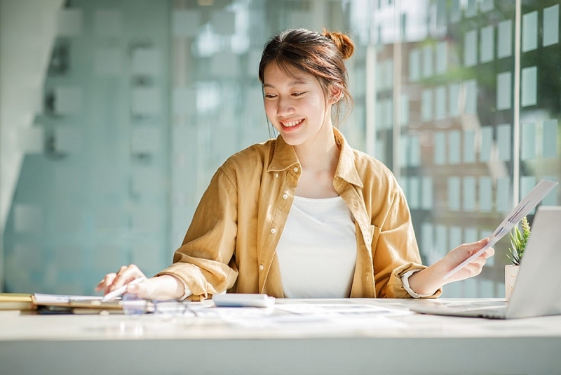 Thu Trà cho rằng không quá khó hiểu khi thế hệ của cô luôn đặt ra tiêu chuẩn cao về môi trường làm việc khi họ có tư duy “sống cho bản thân”