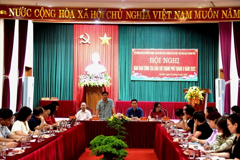 Phó Trưởng ban Thường trực Ban Tuyên giáo Thành ủy Phạm Thanh Học phát biểu tại hội nghị