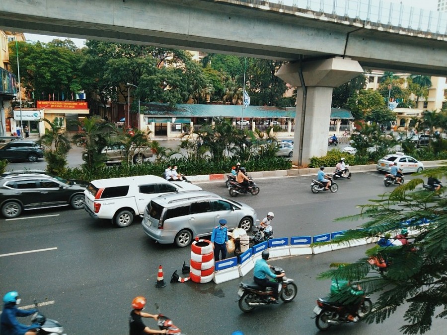 va chạm giao thông vào vạch phân làn cứng