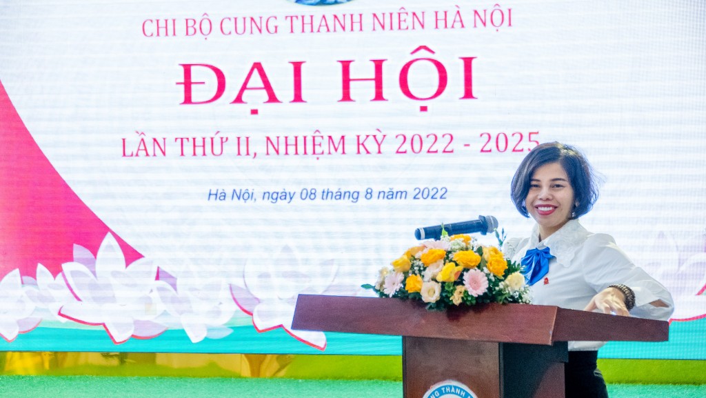 Đồng chí Đỗ Huyền Trang trình bày tham luận tại Đại hội