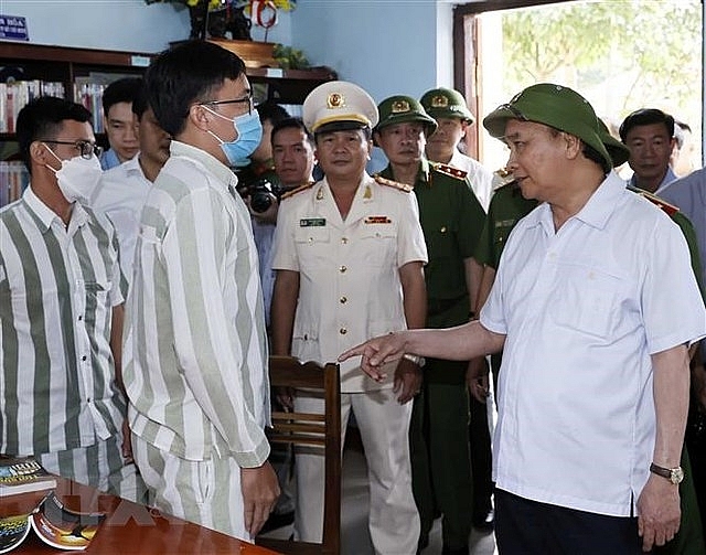 Chủ tịch nước Nguyễn Xuân Phúc kiểm tra công tác đặc xá tại Trại giam Xuân Lộc (Bộ Công an) có trụ sở tại địa bàn tỉnh Đồng Nai ngày 3/8/2022 (ảnh chinhphu.vn)