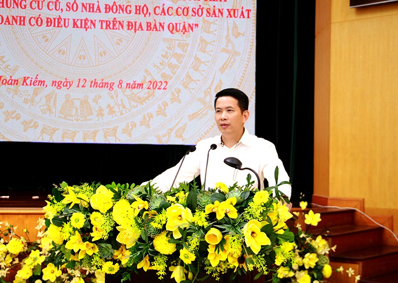 Chủ tịch UBND quận Hoàn Kiếm Nguyễn Tuấn Long phát biểu tại hội nghị