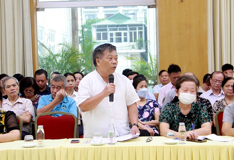 Ông Đỗ Duy Long, cử tri phường Trần Hưng Đạo phát biểu tại hội nghị