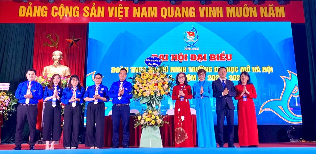 Đồng chí Lê Mạnh Hùng tái cử chức danh Bí thư Đoàn trường Đại học Mở Hà Nội