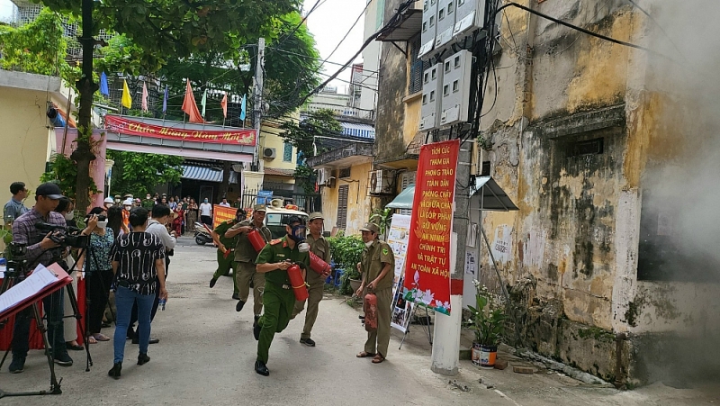 Huy động lực lượng tại chỗ tham gia chữa cháy trong tình huống giả định cháy