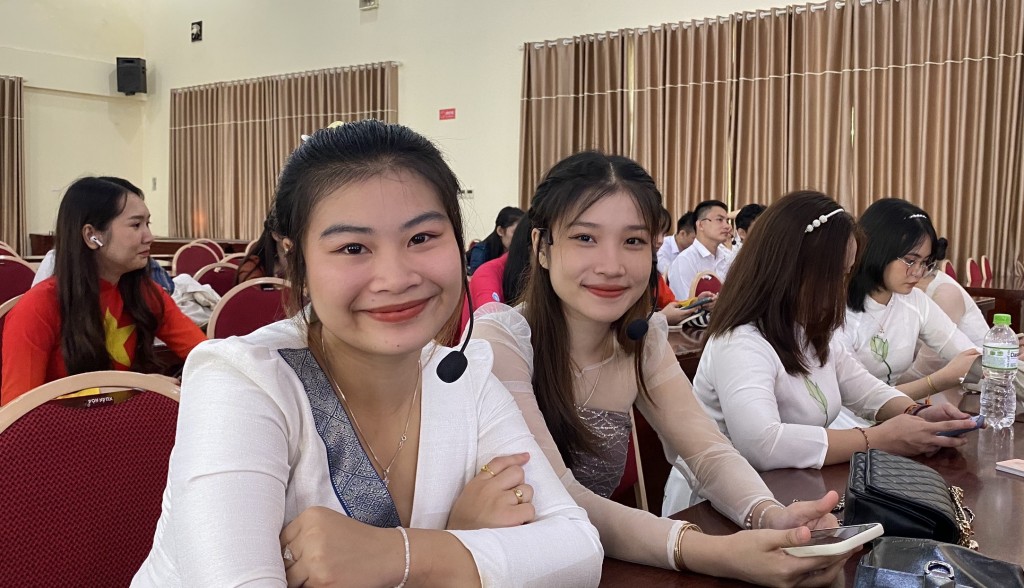 Các bạn trẻ Lào tham gia đại hội