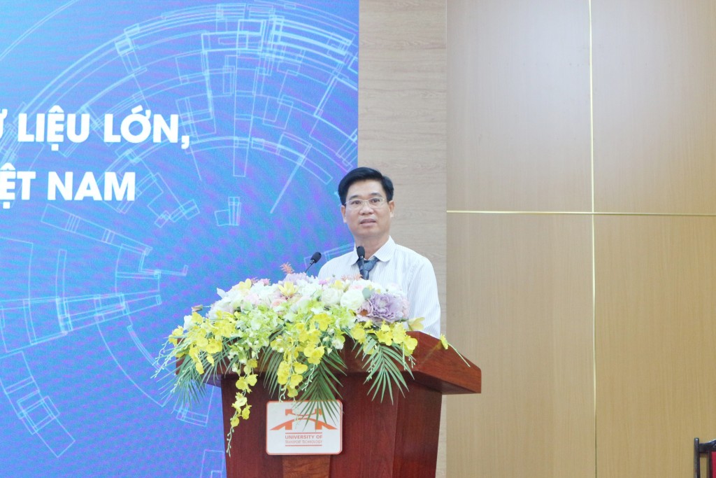 TS Nguyễn Mạnh Hùng, Phó Hiệu trưởng trường ĐH Công nghệ GTVT phát biểu tại chương trình